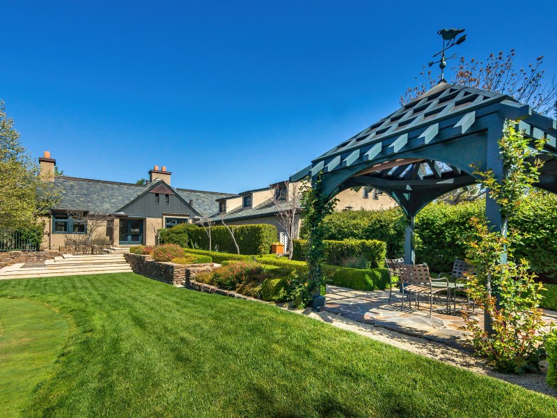 Additional photo for property listing at Whiskey Hill 437 Whiskey Hill Rd Woodside, California 94062 United States 
