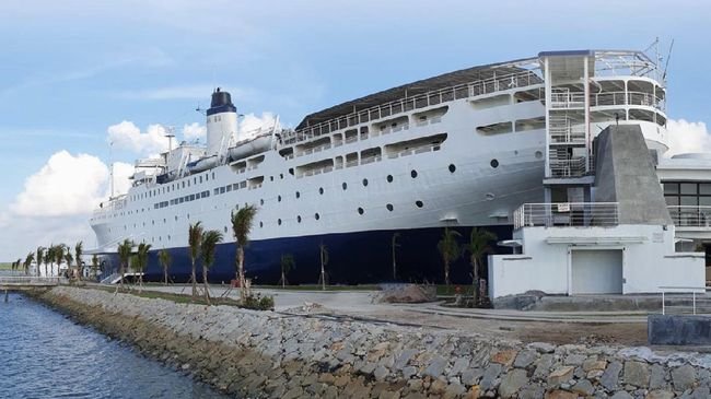 Doulos Phos The Ship Hotel Bintan: Liburan Serasa di Kapal Pesiar dengan 7 Kolam Renang